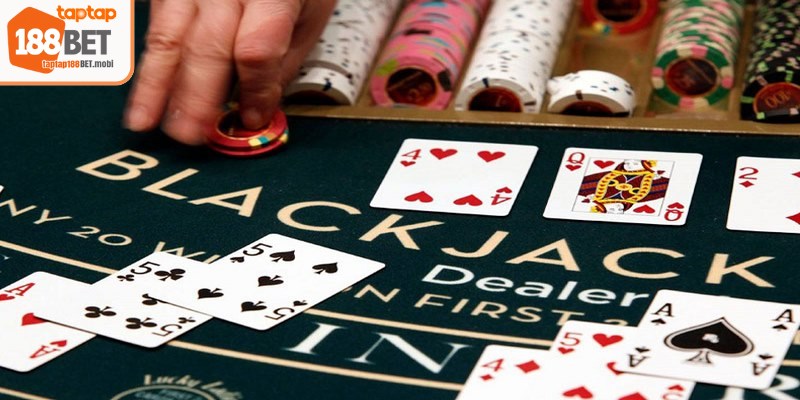 Blackjack là trò chơi bài phổ biến, yêu cầu kết hợp chiến lược, may mắn